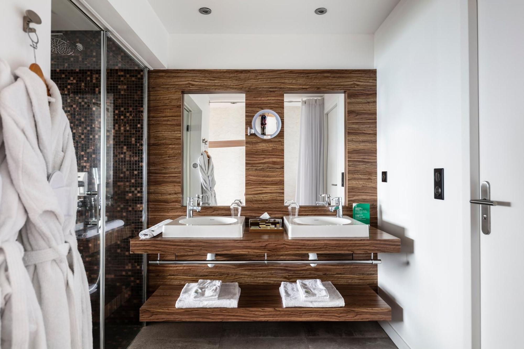 Hotel Origines Par Adrien Descouls 5*